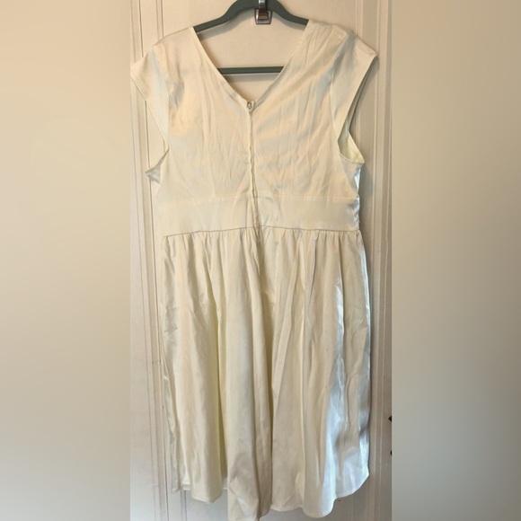 NWT 1X Modcloth Retrolicious “Love You” Dress Cream Satin - Picture 3 of 4